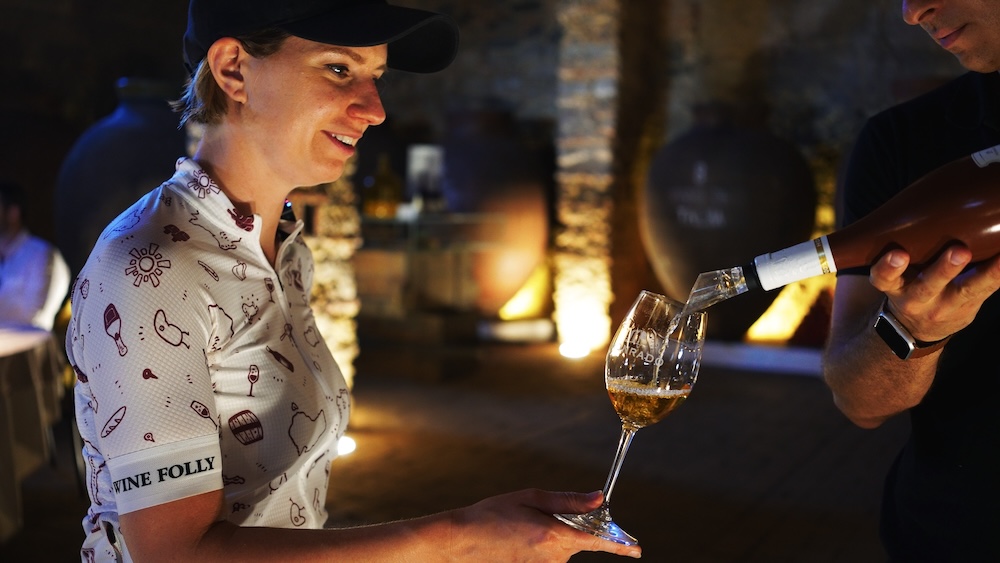 Wine Folly’s Madeline Puckette tastes Talhas wine at Honrado Vineyards